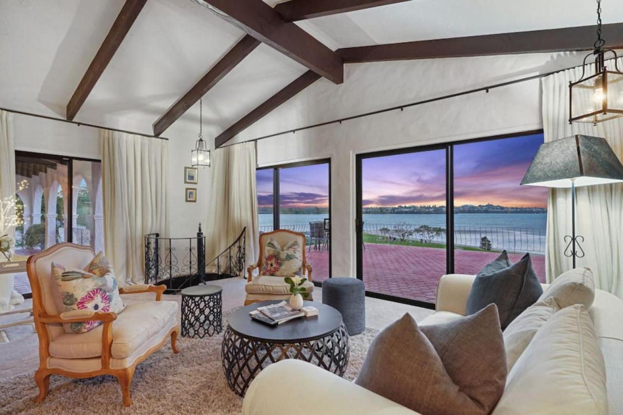 Magnificent Beachfront Mansion - Pool - Fireplace Auckland Exteriér fotografie