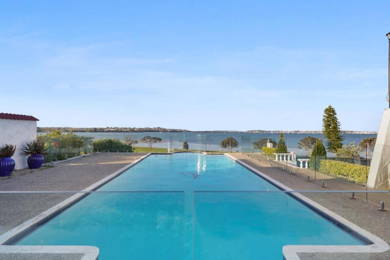 Magnificent Beachfront Mansion - Pool - Fireplace Auckland Exteriér fotografie