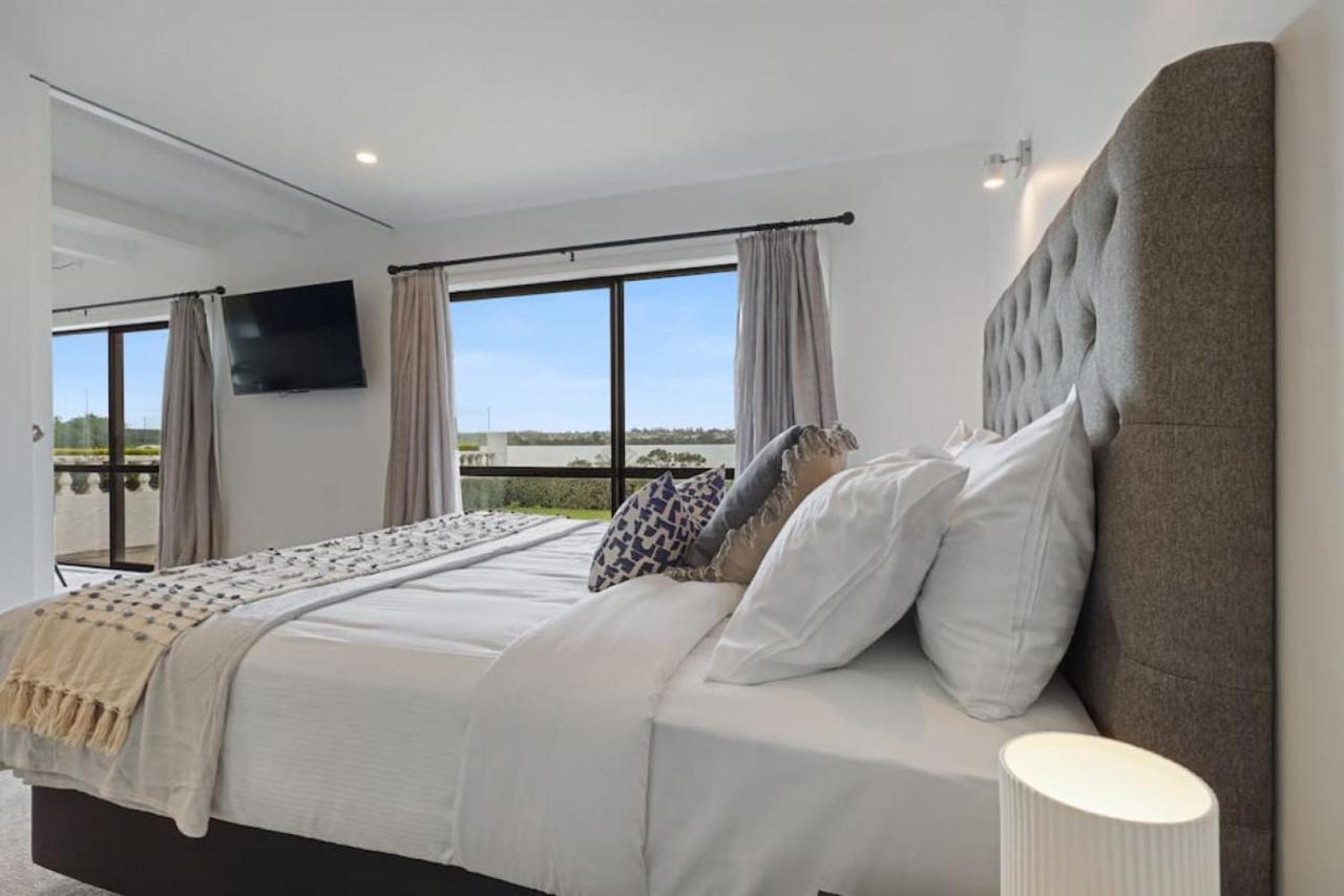 Magnificent Beachfront Mansion - Pool - Fireplace Auckland Exteriér fotografie