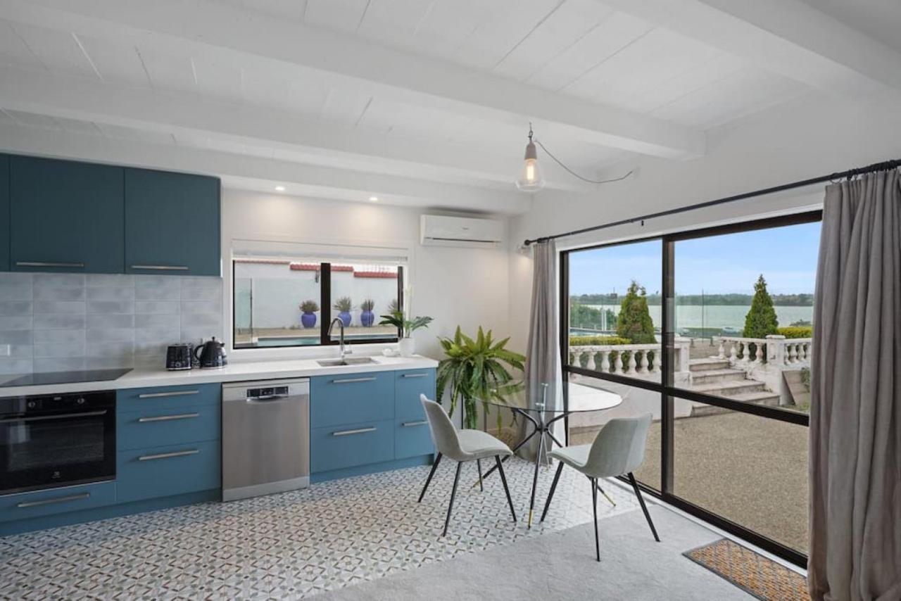 Magnificent Beachfront Mansion - Pool - Fireplace Auckland Exteriér fotografie