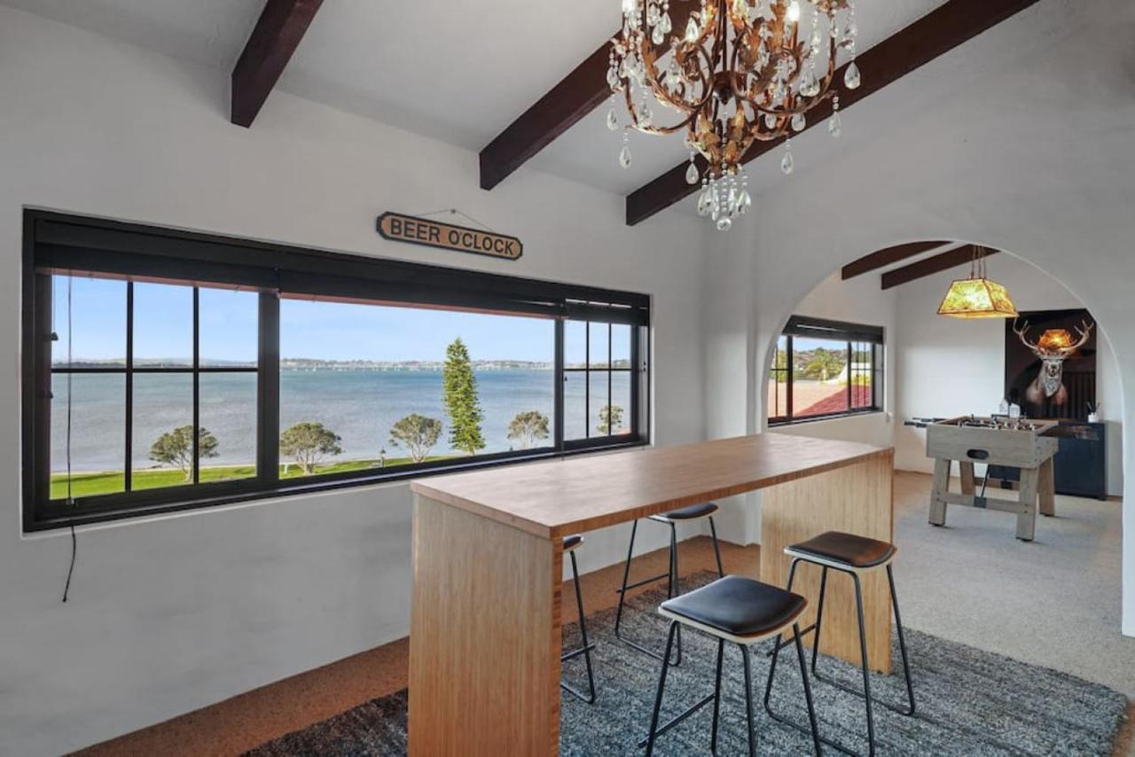 Magnificent Beachfront Mansion - Pool - Fireplace Auckland Exteriér fotografie